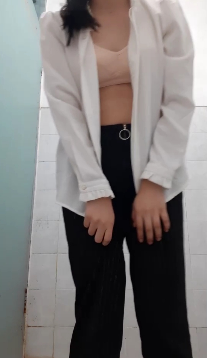 Maestra De Primaria Se Desnuda En La Escuela