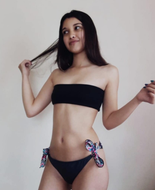 Pack de Susana Flaca Exquisita de Tetas Pequeñas