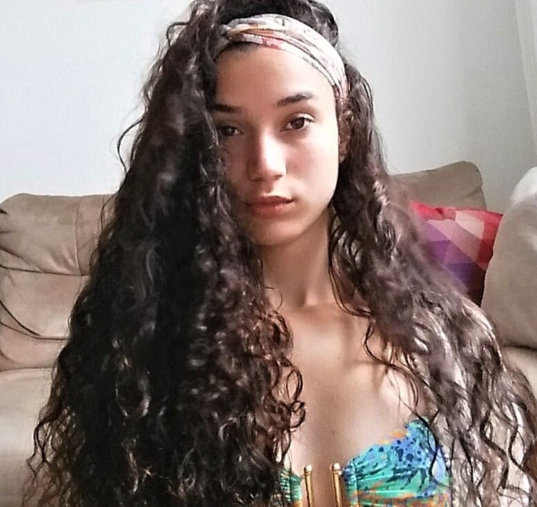 Pack de Ana Jovencita caliente chupando verga