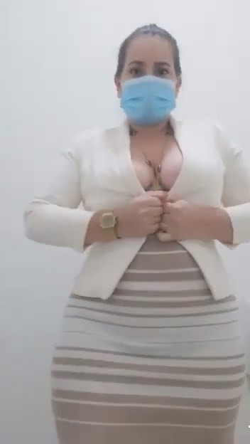 Doctora Muestra las TETAS +video