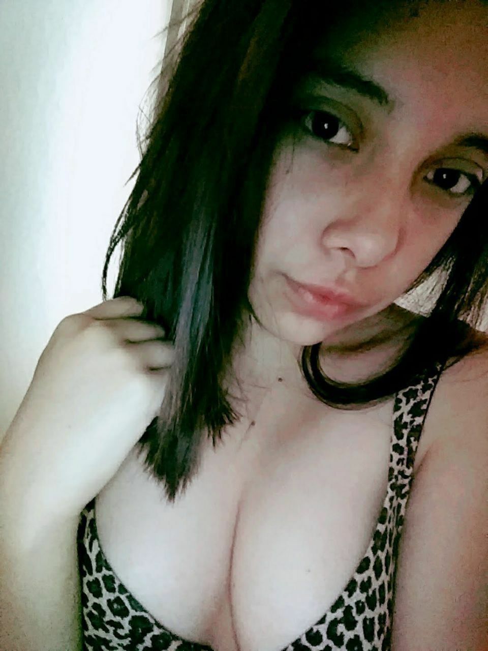Mini Pack De Morrita Mostrando Las Tetas