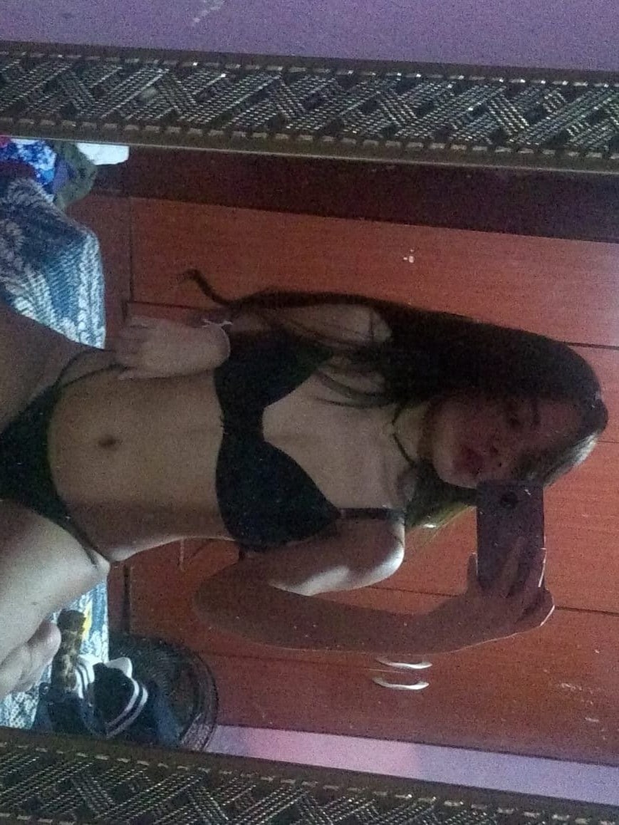 Pack de Mónica Colegiala Caliente + 2 Videos