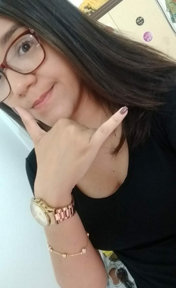 Azalea Ortiz – Mostrando Las Tetas