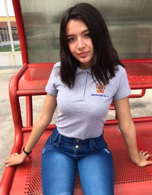 Blanca Elena Chávez Colegiala Exquisita