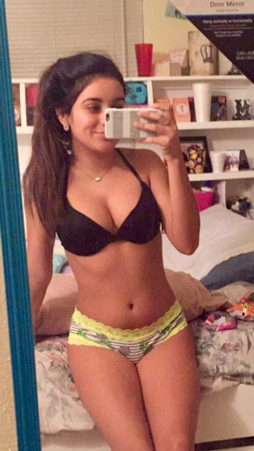 Pack XXX de Mikaela Vega Rica Jovencita Caliente
