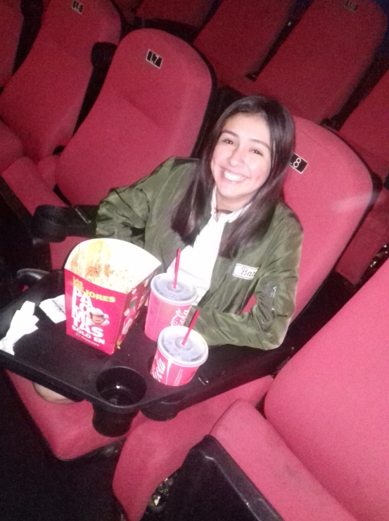 Fer Guevara Colegiala Cogiendo en el Cine