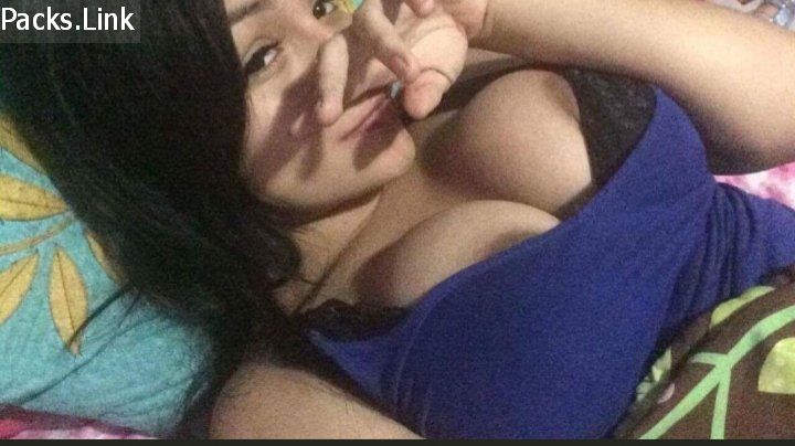 Chica de tetona llega a un orgasmo