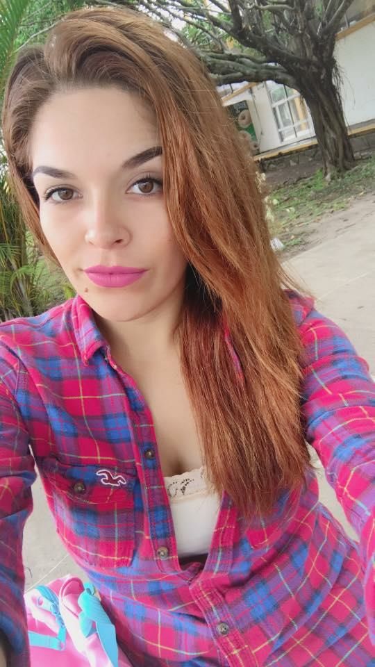 Leyvi Del Angel Enseñando Las Tetas