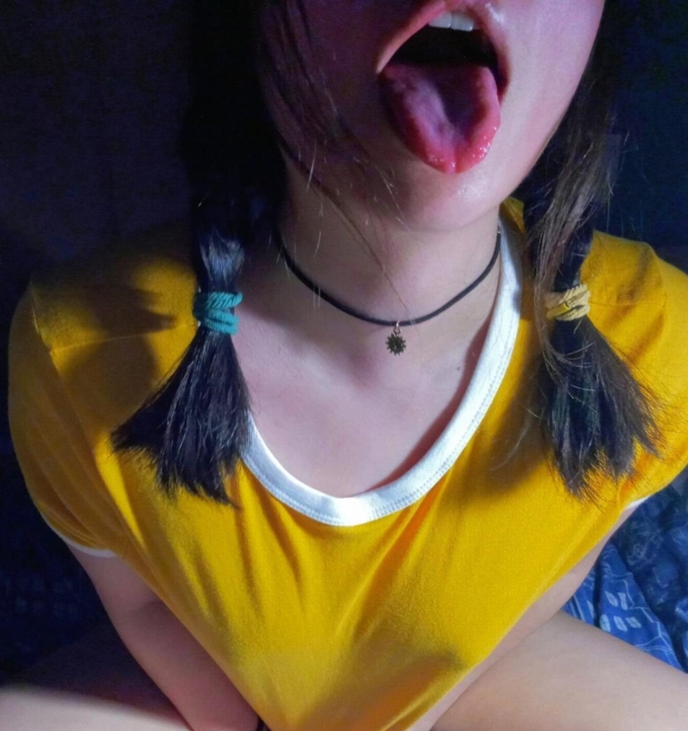Pilar Gotica Putita de Tetas Pequeñas