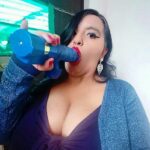 Delia chupando su juguetico.
